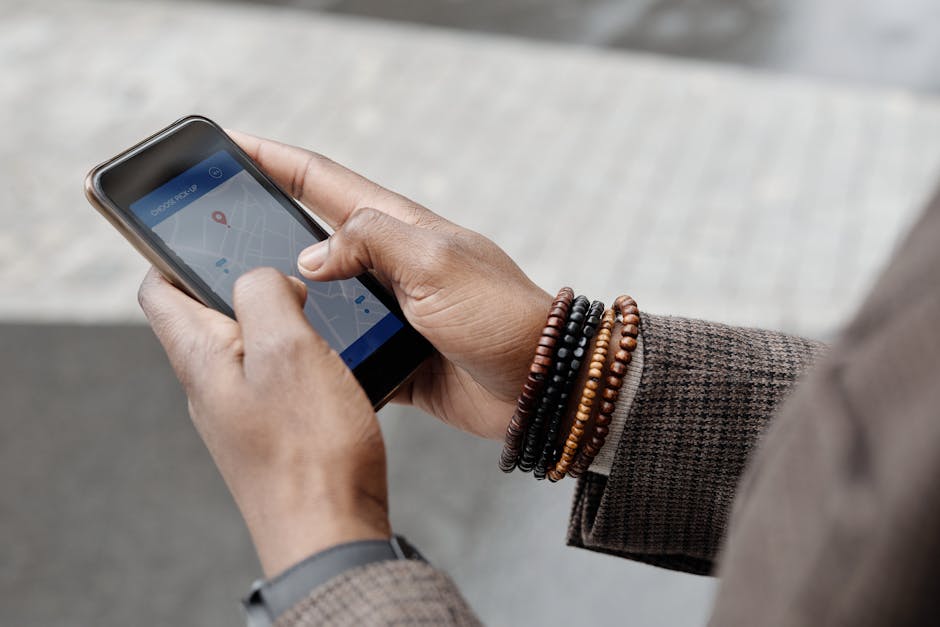 Aplicație de hărți pe un smartphone arătând locații